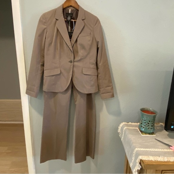 Attention 2pc Suit Stylish and Professional Brown Women's Size 6 - Picture 1 of 7